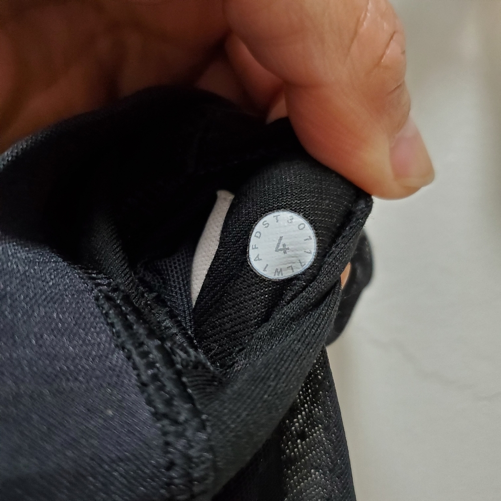 Women Lululemon tank top - Picture 9 of 9